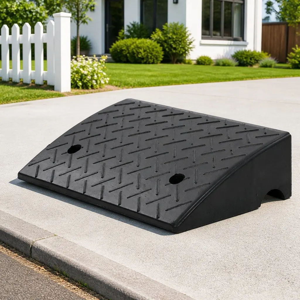 Rubber Kerb Ramp 50x32.5x14 cm for Safe Access