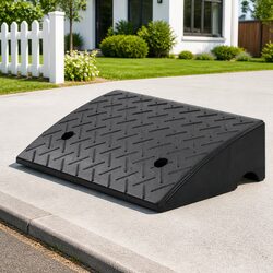 Reliable Rubber Kerb Ramp 50x32.5x14 cm for Safe Access