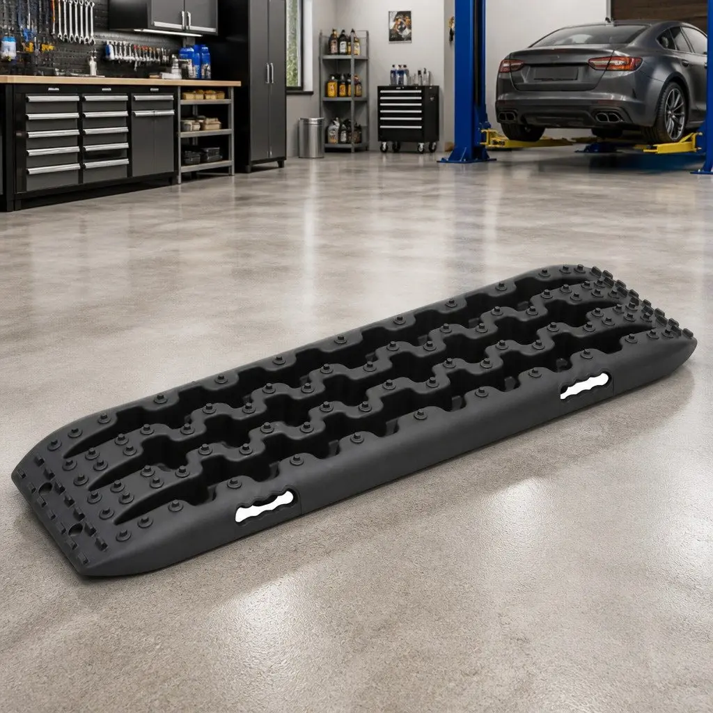 Traction Boards Off-Road Recovery Track 106 x 30.5 cm Black Nylon Anti-Slip Teeth 2 Piece