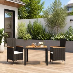 Comfortable and Convenient Outdoor Dining Experience