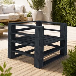 Reliable and Charming Garden Pallet Armchair