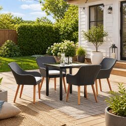 Value and Comfort in This Garden Dining Set