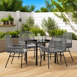 Value and Practicality in This Outdoor Dining Set