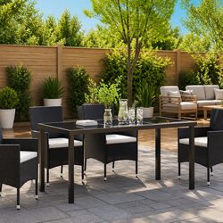 Quality and Practicality in a Garden Dining Table