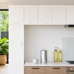 Reliable White Hanging Kitchen Cabinet for Practical Storage