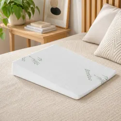 Comfortable Wedge Pillow for Supportive Relaxation