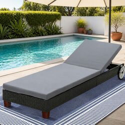 Comfortable and Reliable Outdoor Sun Lounger with Wheels