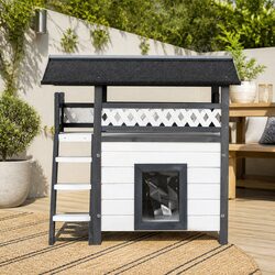 Value-Driven Outdoor Pet Hutch with Essential Features