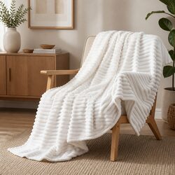 Comfortable and Reliable 127x152cm Fleece Throw Blanket