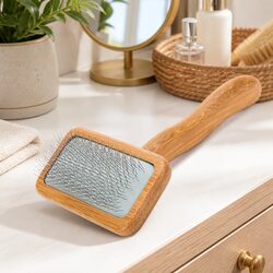 Reassuring Grooming Solution with Bamboo Brush
